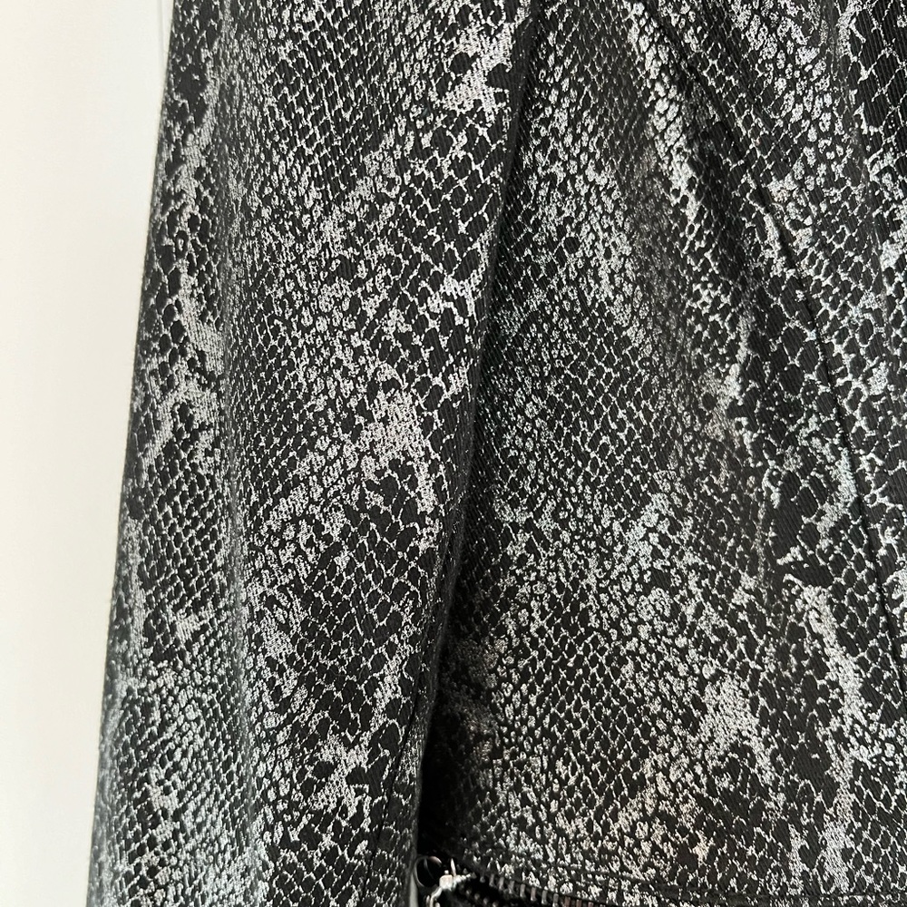 Black And Silver Snake Pattern Jacket - image 2